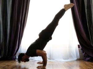 handstand pushups cheerleading strength training for stunting and tumbling